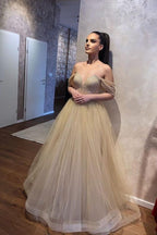 Vestido de novia elegante de tul con cuentas, escote en A, largo y escote en forma de corazón, hombros descubiertos