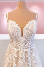Vestido de novia elegante, largo, corte A, de tul, tirantes finos, apliques, encaje y espalda descubierta