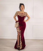 Vestido de fiesta elegante de terciopelo con apliques de sirena y abertura