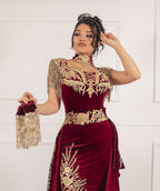 Vestido de fiesta elegante de terciopelo con apliques de sirena y abertura