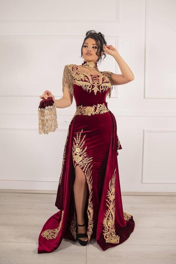 Vestido de fiesta elegante de terciopelo con apliques de sirena y abertura