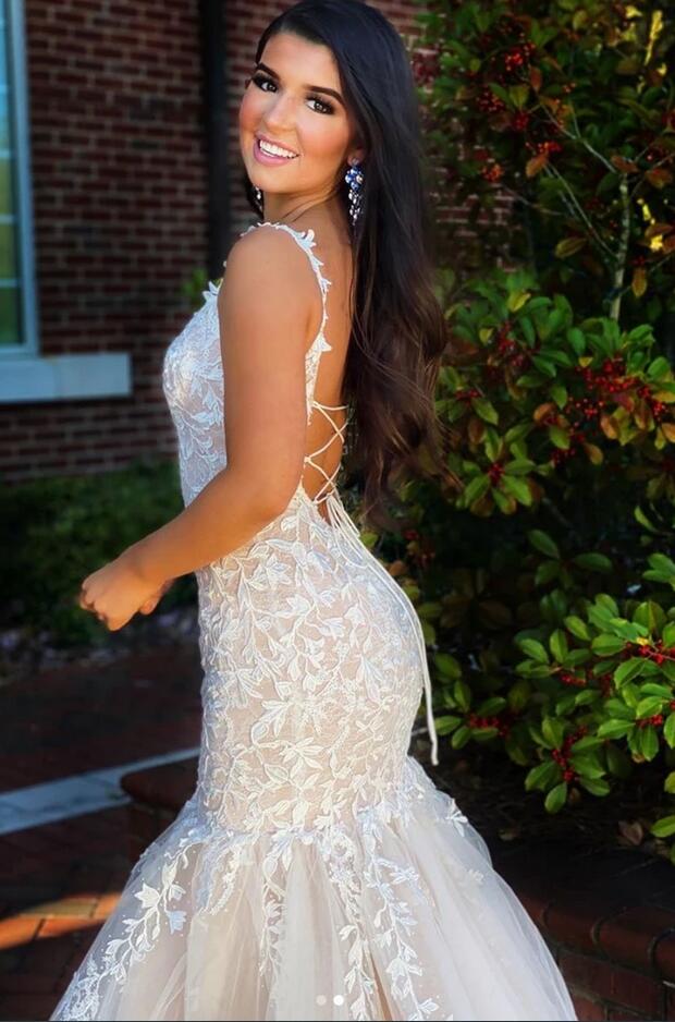Vestido de fiesta elegante de tul con apliques de encaje y espalda descubierta de sirena larga