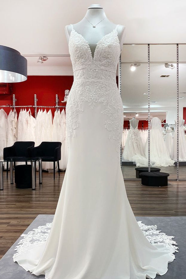 Vestido de novia elegante de sirena largo con escote en V, satén, espalda abierta y apliques de encaje