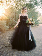 Vestido de novia elegante de tul negro con espalda abierta, estilo princesa, largo y encaje