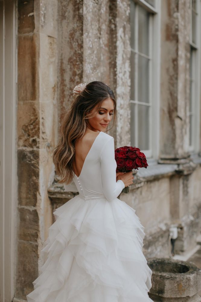Vestido de novia elegante sin mangas con abertura