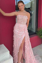 Clio | Vestido de fiesta largo de sirena con abertura alta, sin tirantes y estampado floral 3D en rosa