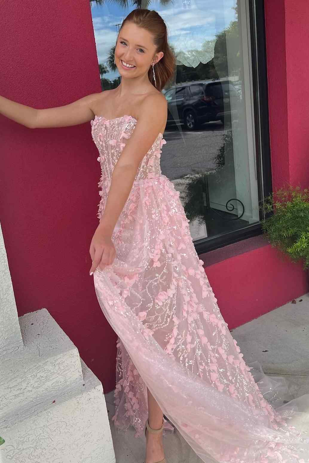 Clio | Vestido de fiesta largo de sirena con abertura alta, sin tirantes y estampado floral 3D en rosa