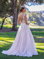 Ballkleid mit V-Ausschnitt, Applikationen, Spitze und Tüll