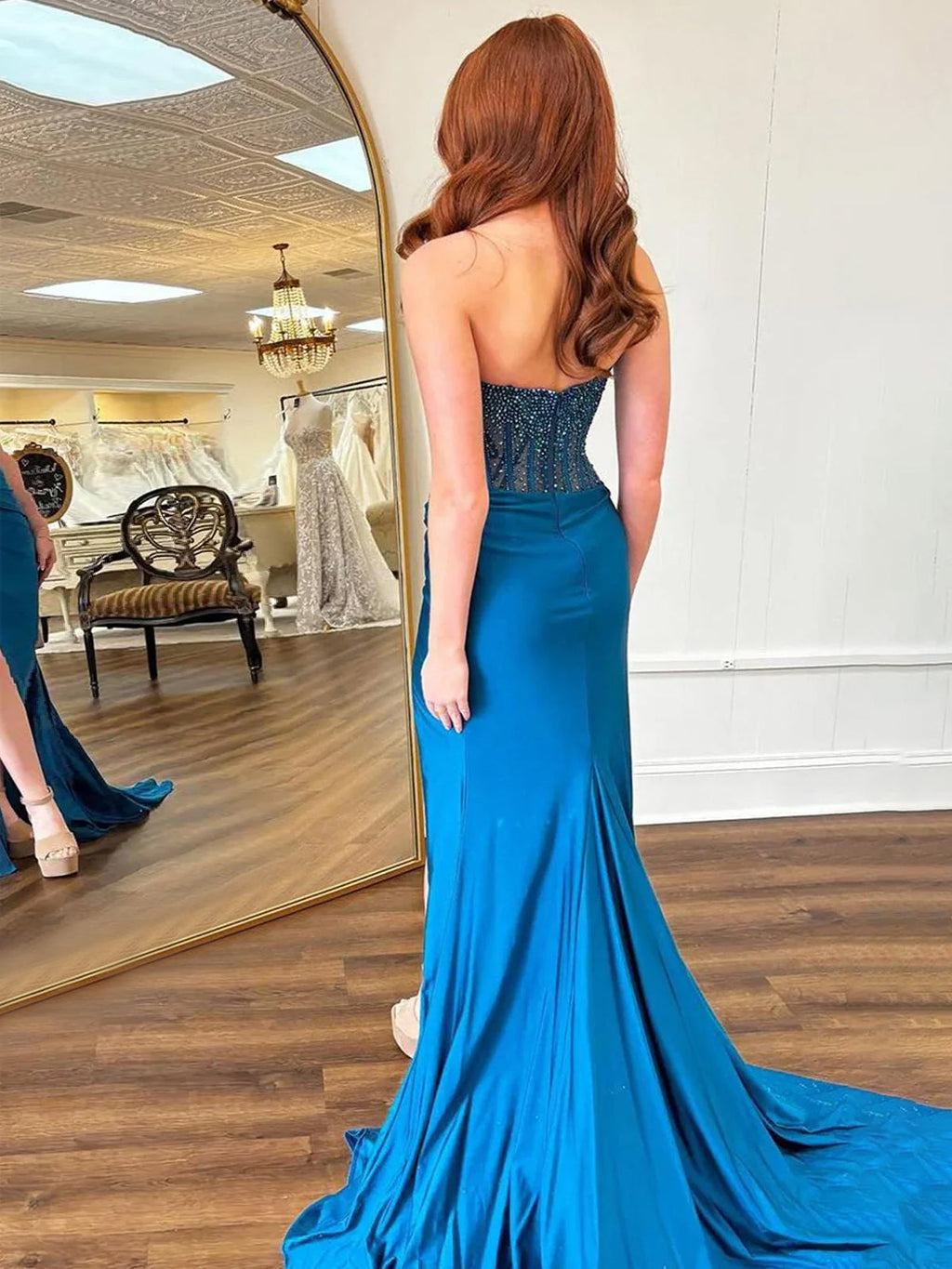 Cosmo | Vestidos de fiesta largos de satén azul con escote redondo y corte sirena