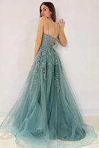 Vestido de fiesta largo de corte A con apliques de tul y cordones
