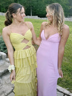 Curitis | Vestido largo formal amarillo con escote en forma de cerradura, tirantes finos y volantes escalonados