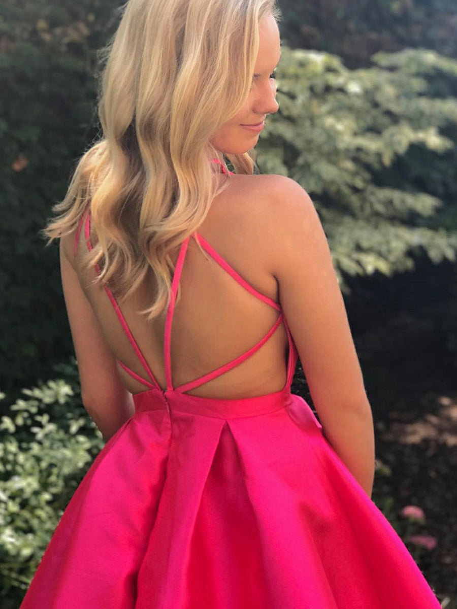 Bonitos vestidos de fiesta cortos fucsias con escote en V y espalda abierta