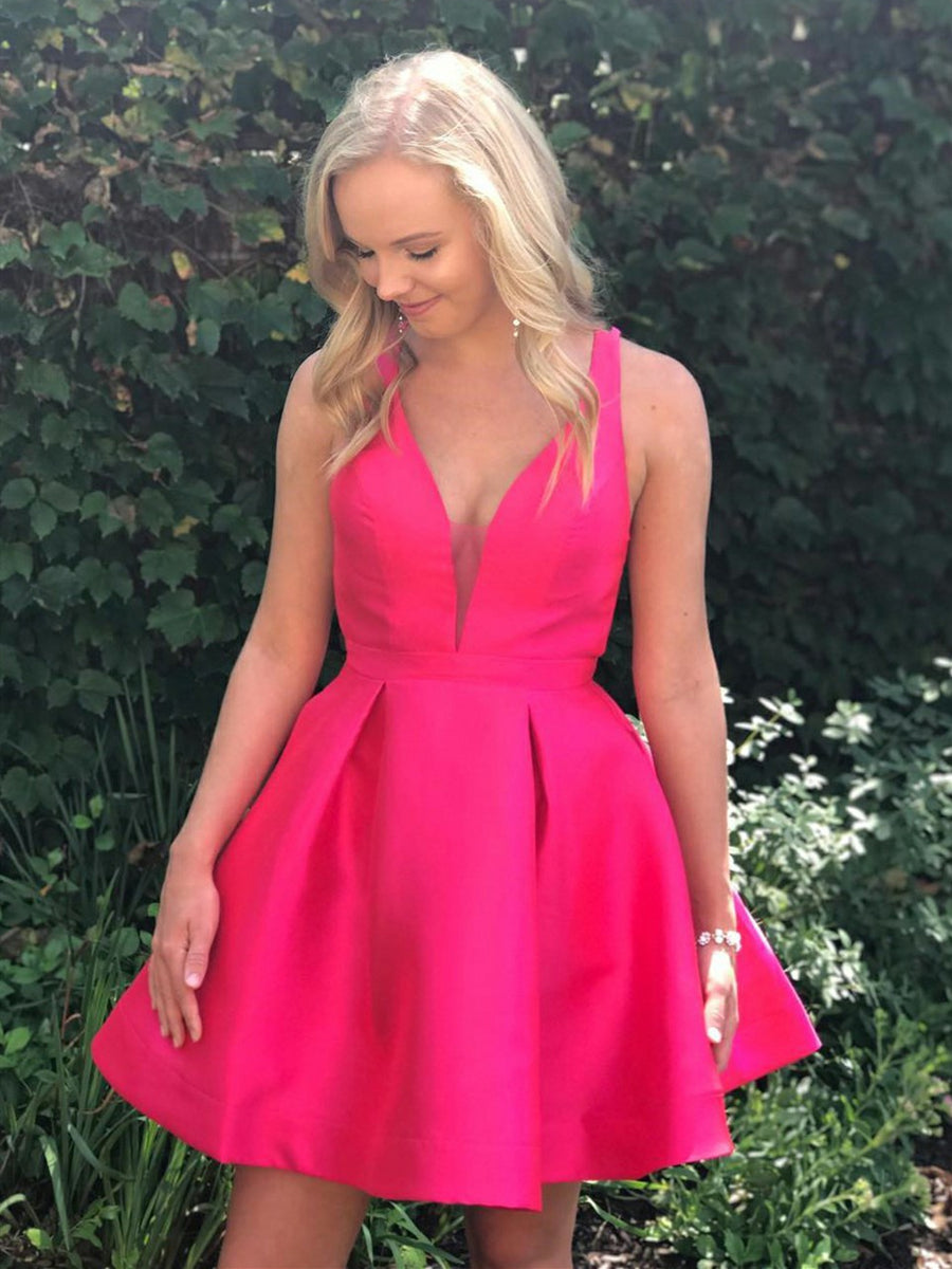 Bonitos vestidos de fiesta cortos fucsias con escote en V y espalda abierta