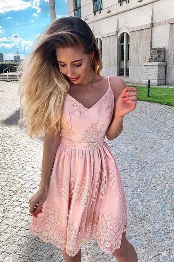 Hermosos vestidos de fiesta de encaje rosa ruborizado con escote en V y tirantes finos PD425