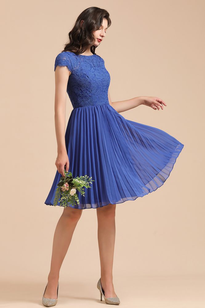 Lindo minivestido de fiesta de gasa con encaje y mangas cortas hasta la rodilla para el regreso a casa.
