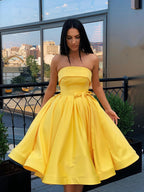 Lindos vestidos cortos de satén sin tirantes, de corte A y para fiesta de graduación