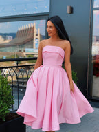 Lindos vestidos cortos de satén sin tirantes, de corte A y para fiesta de graduación