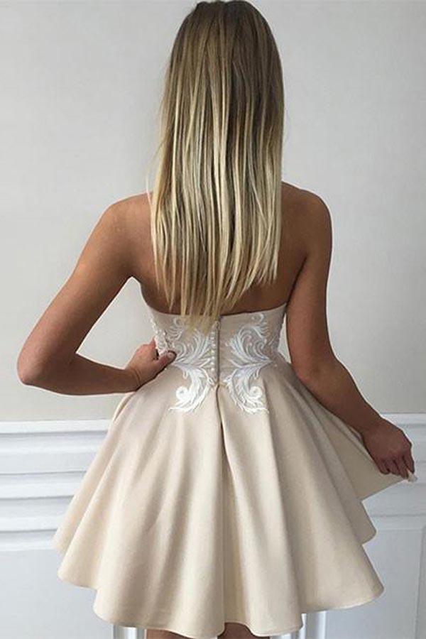 Vestido de fiesta corto con apliques de encaje y escote corazón, PG171