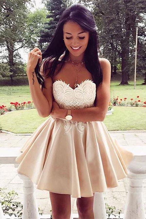 Vestido de fiesta corto con apliques de encaje y escote corazón, PG171