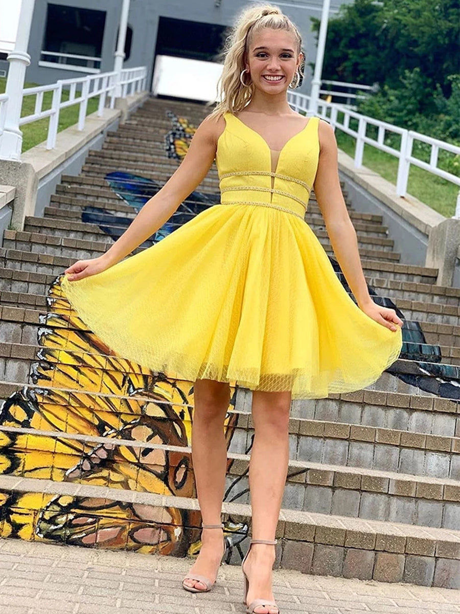Bonitos vestidos amarillos cortos de fiesta, corte A, escote en V y cinturón fino