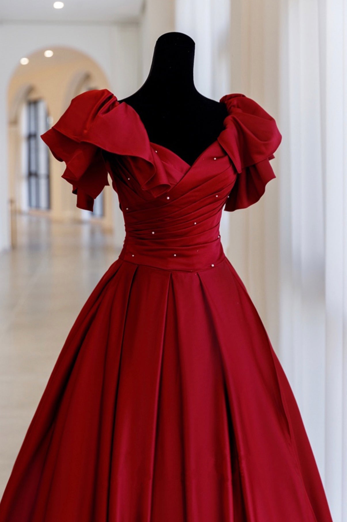 Vestido de noche largo de satén burdeos con corte A Y518