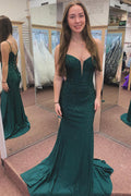 Vestidos de fiesta largos de sirena con tirantes finos y cuentas en verde oscuro