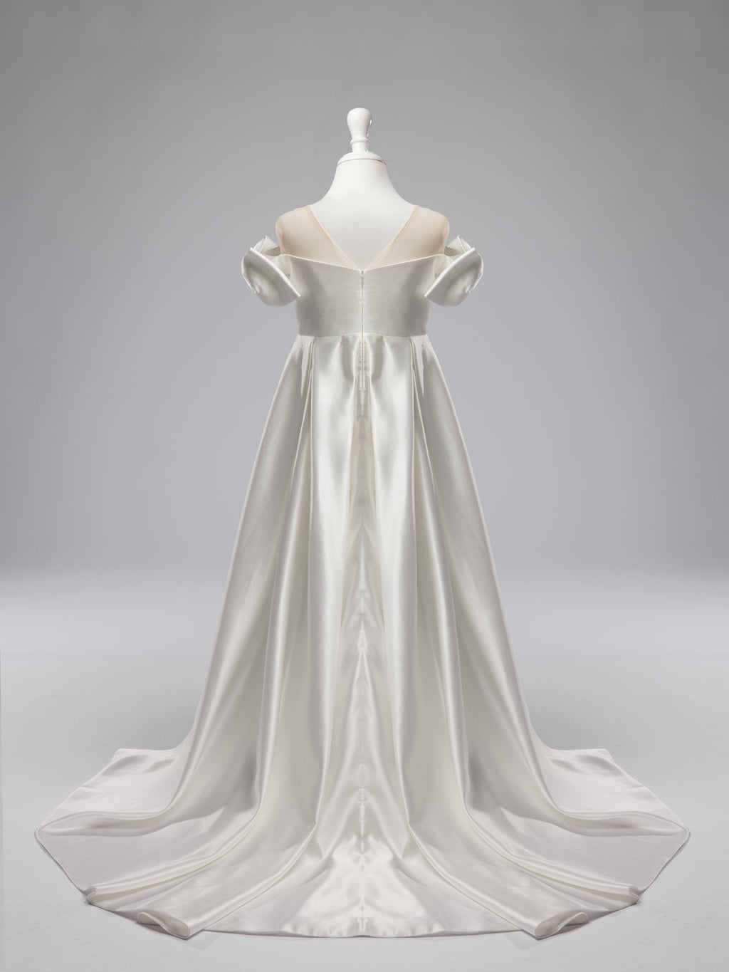 Elfenbeinfarbenes Blumenmädchenkleid aus Satin mit Schleppe 