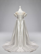Elfenbeinfarbenes Blumenmädchenkleid aus Satin mit Schleppe 
