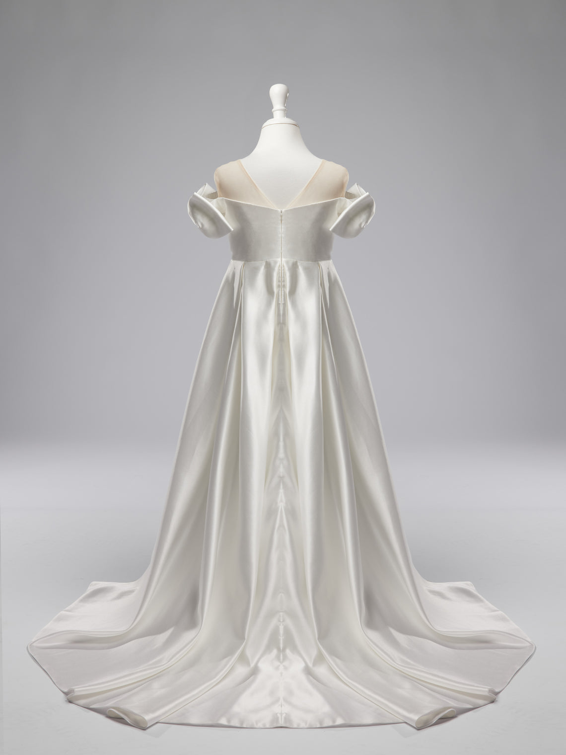 Elfenbeinfarbenes Blumenmädchenkleid aus Satin mit Schleppe 