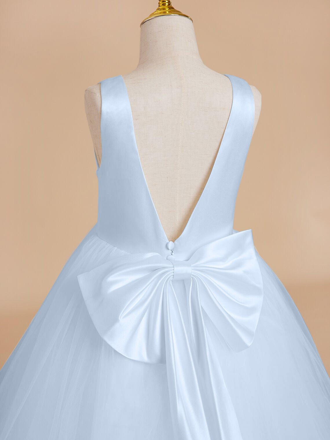 Klassisches weißes ärmelloses A-Linien-Blumenmädchenkleid aus Satin und Tüll 