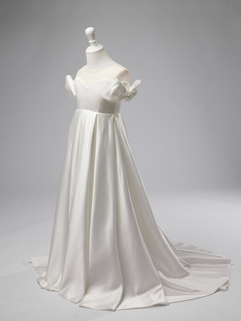 Elfenbeinfarbenes Blumenmädchenkleid aus Satin mit Schleppe 