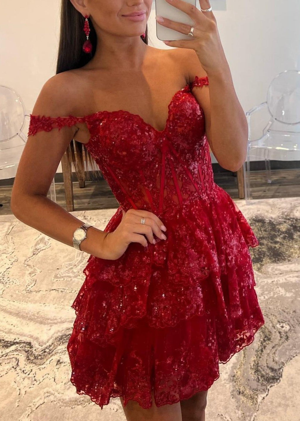 Everly | Vestido corto de fiesta con escote en forma de A y capas