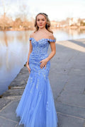 Vestidos de fiesta largos color lavanda con hombros descubiertos, apliques de tul y corte sirena