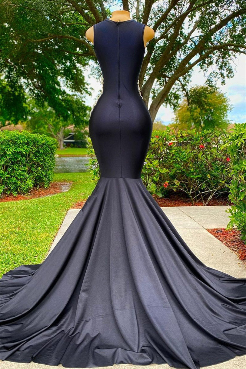 Schwarzes langes ärmelloses trägerloses Meerjungfrau-Ballkleid mit Satin-Spitzenapplikationen