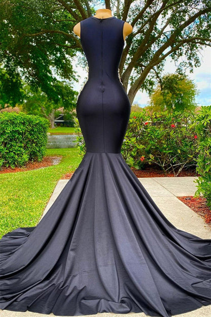 Schwarzes langes ärmelloses trägerloses Meerjungfrau-Ballkleid mit Satin-Spitzenapplikationen
