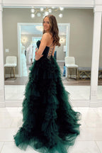 Vestidos de fiesta largos de tul con volantes y escote en forma de corazón en color verde oscuro con abertura
