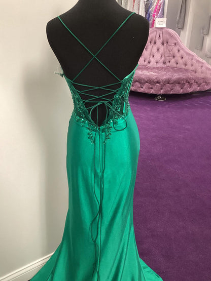 Dallas | Vestido de fiesta largo estilo sirena de satén con apliques transparentes en verde