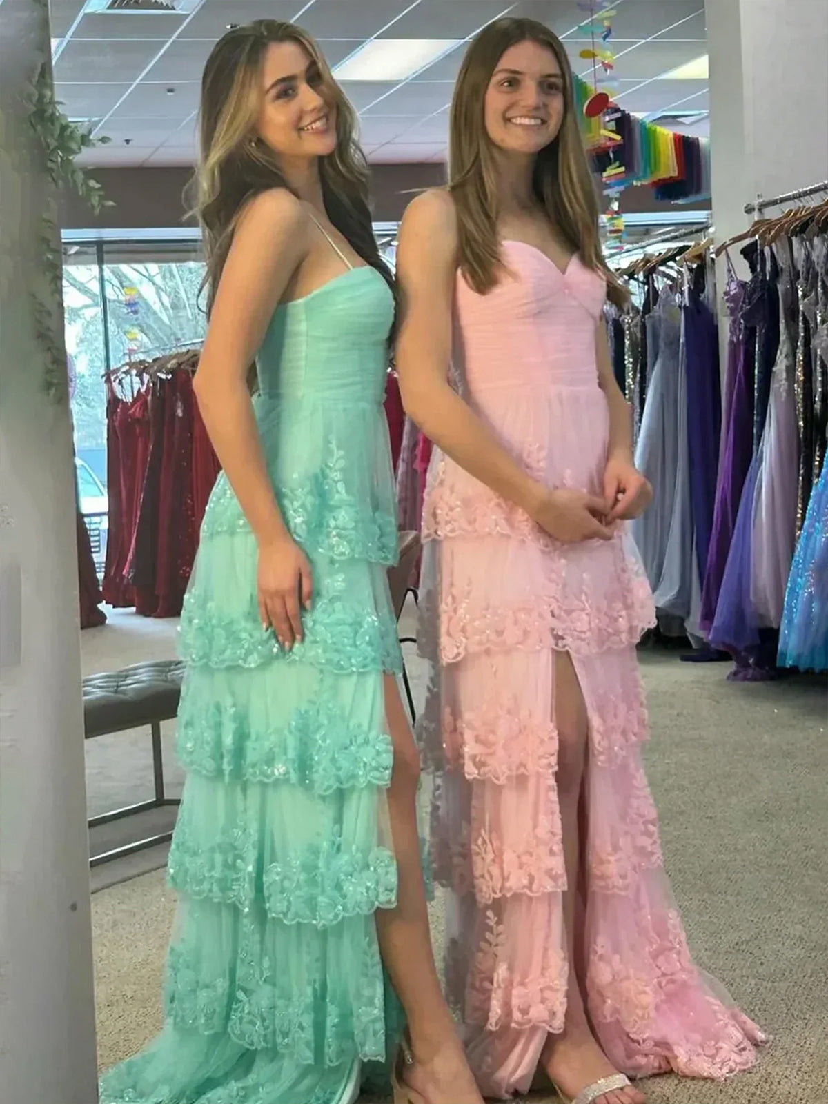 Dante | Vestido de fiesta largo estilo imperio con escote en forma de corazón y apliques de encaje