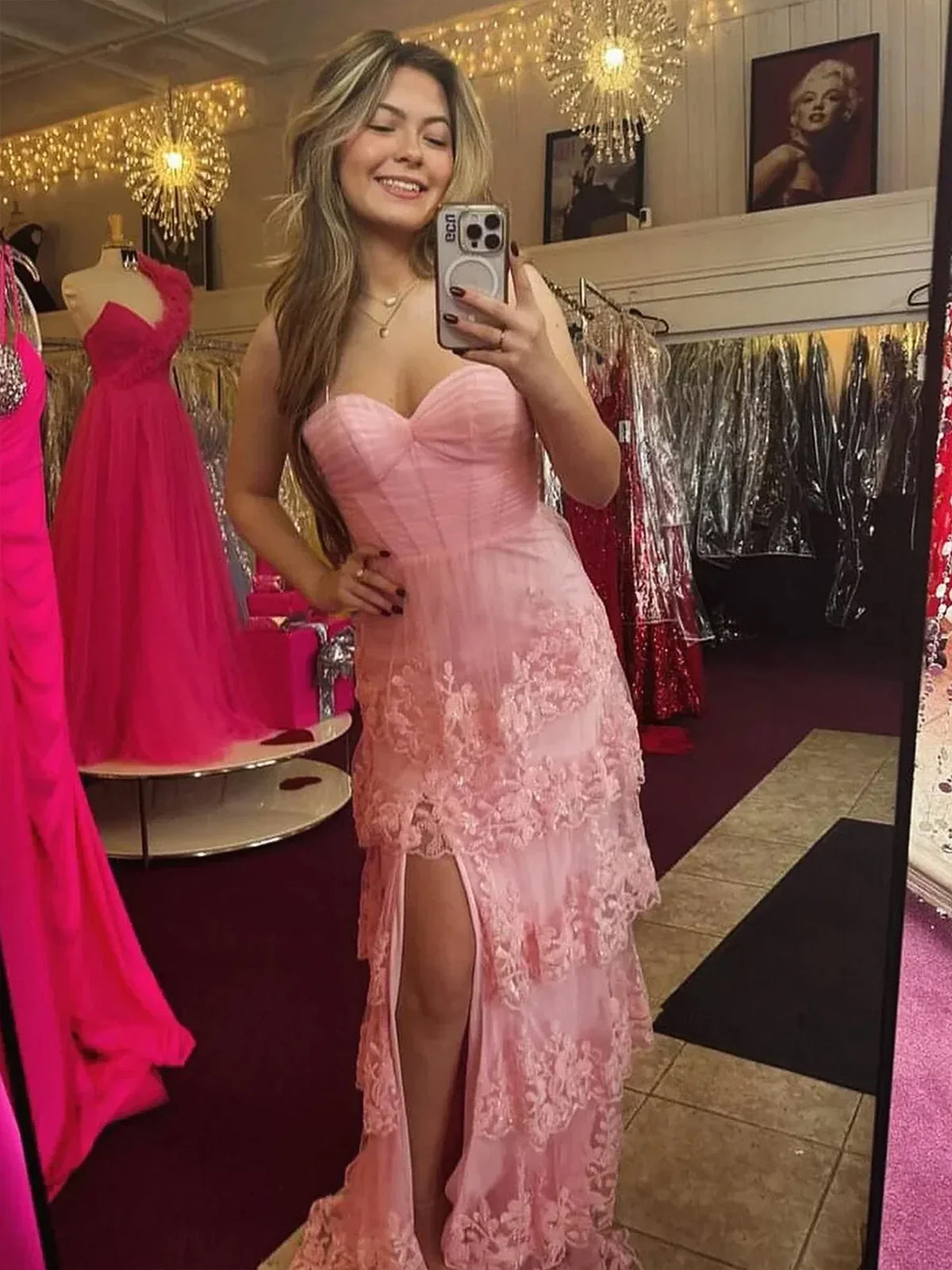 Dante | Vestido de fiesta largo estilo imperio con escote en forma de corazón y apliques de encaje