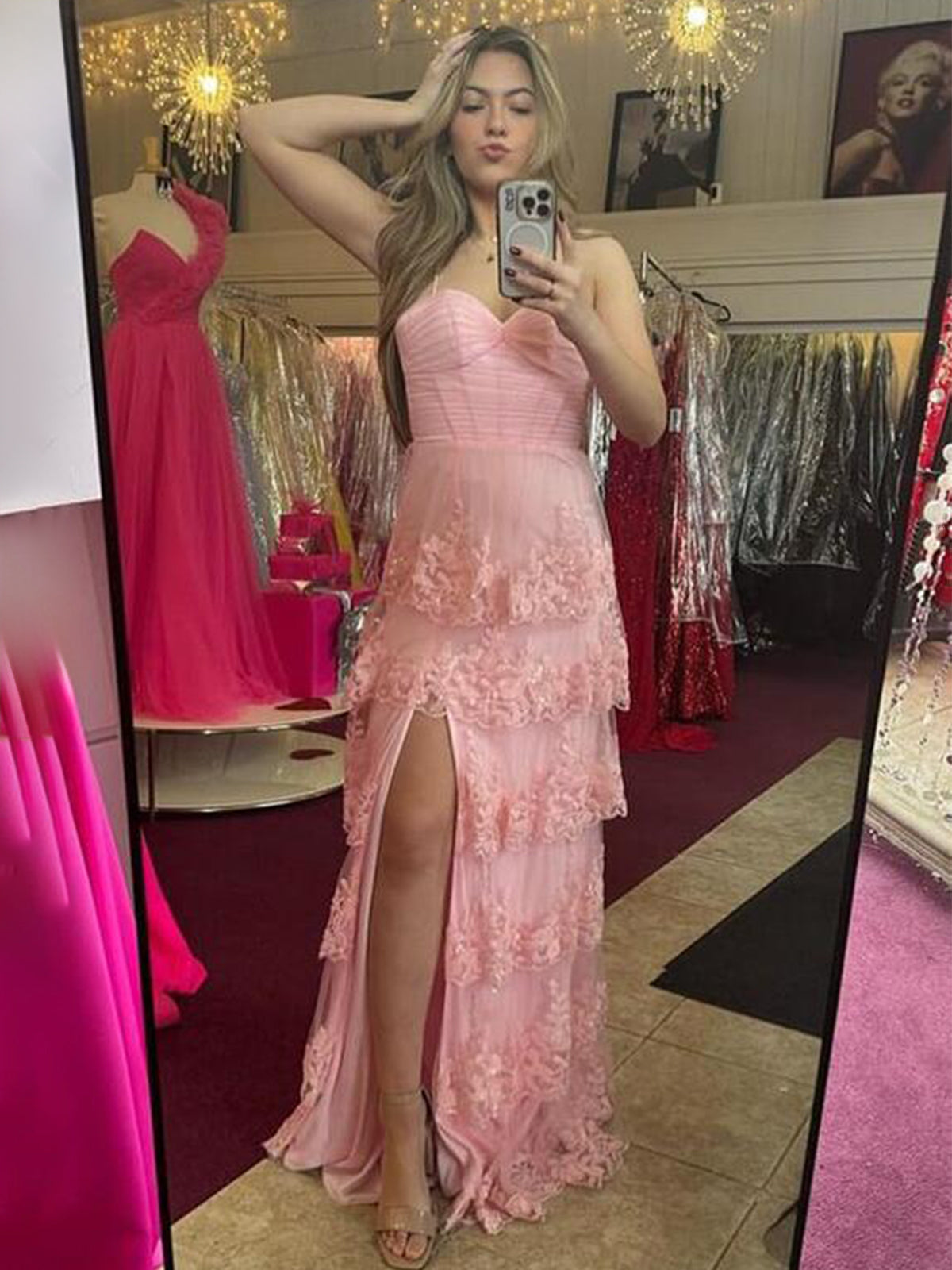 Dante | Vestido de fiesta largo estilo imperio con escote en forma de corazón y apliques de encaje