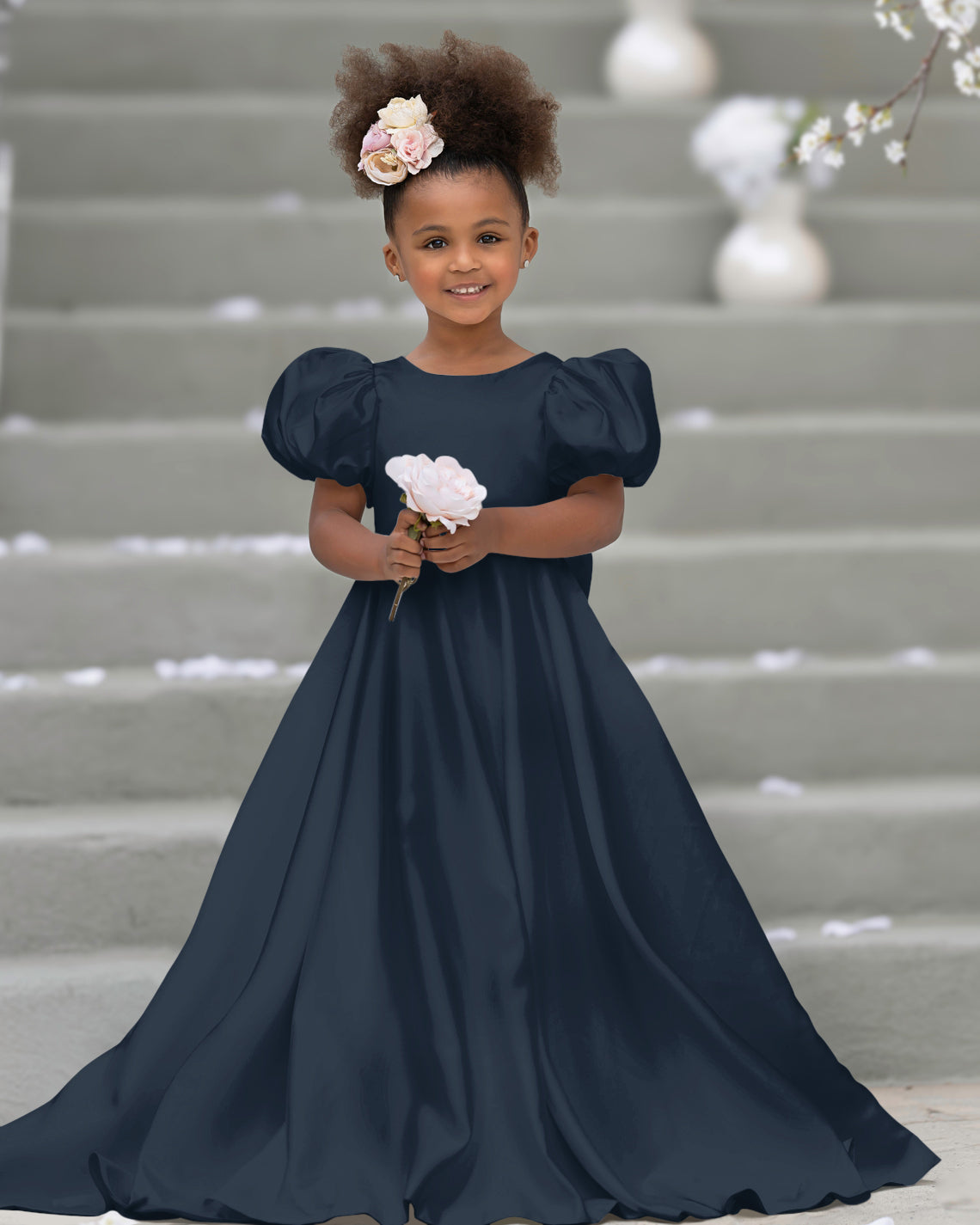 Vestido para niña de las flores con cola larga, mangas abullonadas, lazo en la espalda y botones