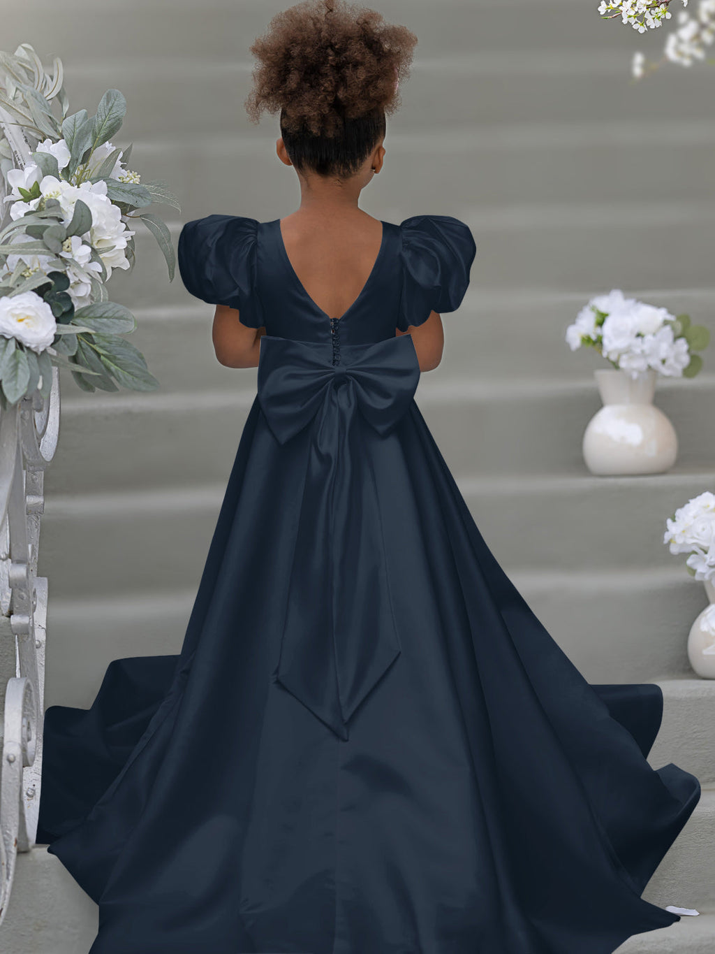 Vestido para niña de las flores con cola larga, mangas abullonadas, lazo en la espalda y botones