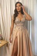 Vestido de fiesta con escote en V, encaje, hombros descubiertos, corte A y abertura frontal con apliques