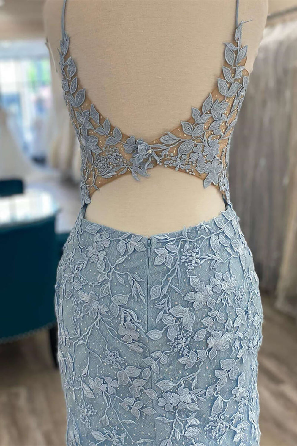 Lindos vestidos de fiesta de encaje con escote en V azul claro