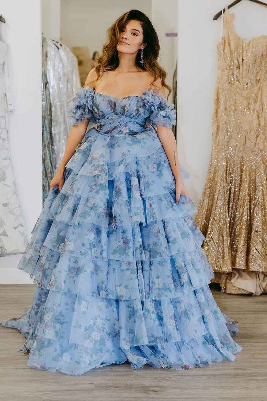 Sigourney | Langes Ballkleid in A-Linie mit Blumenmuster und Rüschen