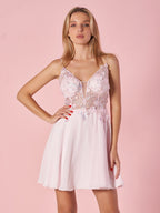 Vestido de fiesta mini de encaje con apliques en V profundo
