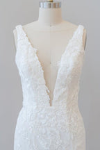 Vestidos de novia elegantes de sirena con escote en V profundo y apliques de tul
