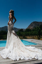 Vestidos de novia elegantes de sirena con escote en V profundo, sin mangas y encaje para playa