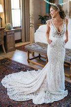 Vestidos de novia elegantes de sirena con escote en V profundo, sin mangas y encaje para playa