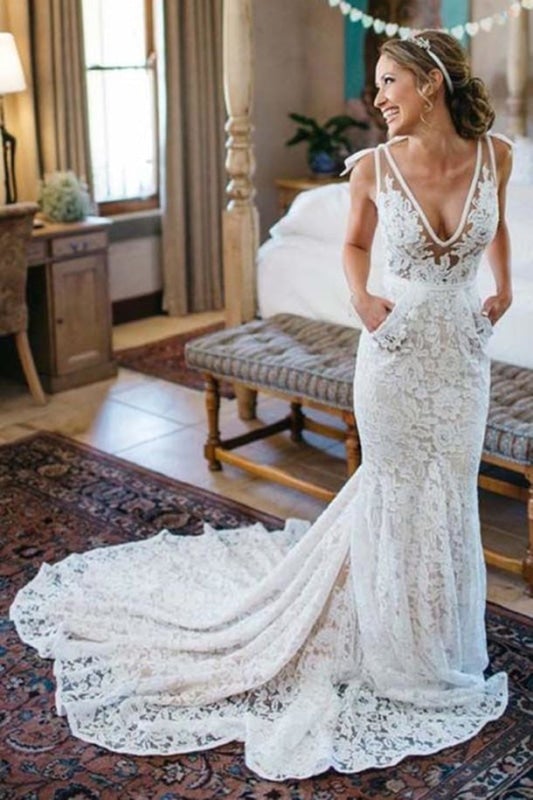Vestidos de novia elegantes de sirena con escote en V profundo, sin mangas y encaje para playa